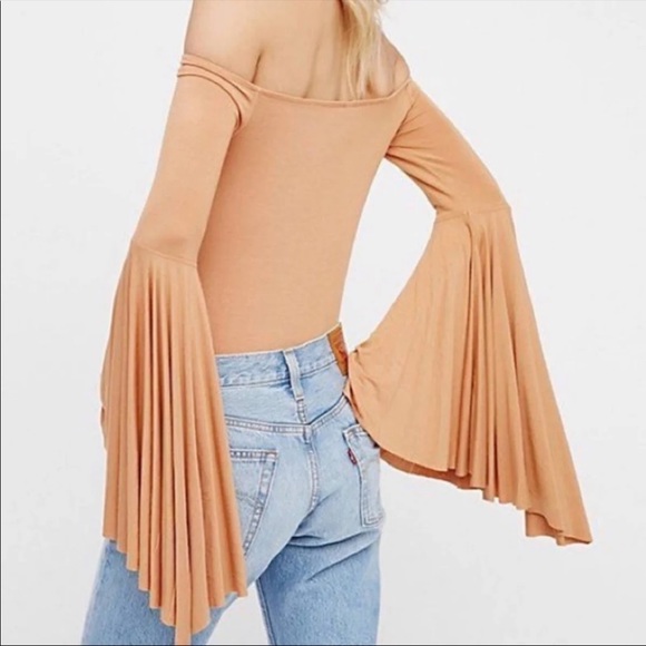 Free People We The Free Birds of Paradise Bell Sleeve Top EUC - Picture 2 of 4